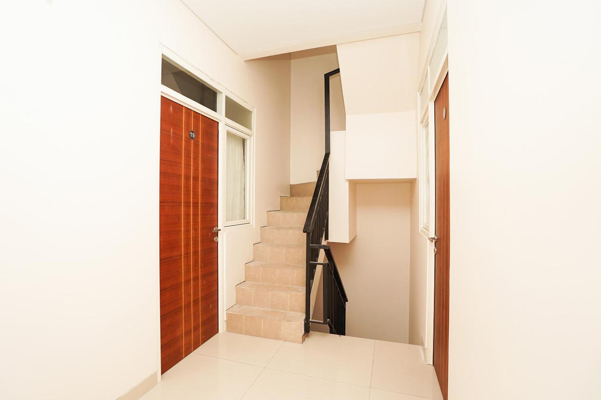 Oyo 782 Menjangan Residence At Citraland 1 Surabaya Exterior foto